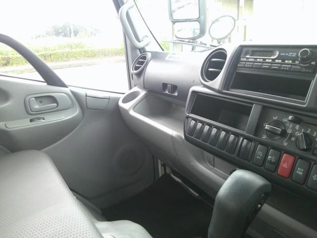 HINO DUTRO 2017 Image 31