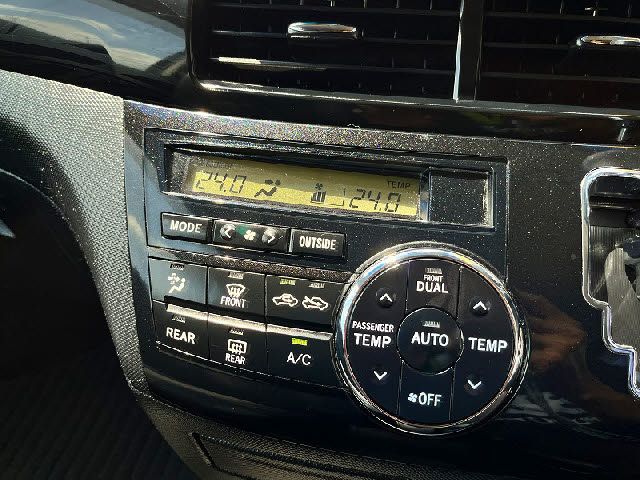 TOYOTA ESTIMA 2014 Image 31