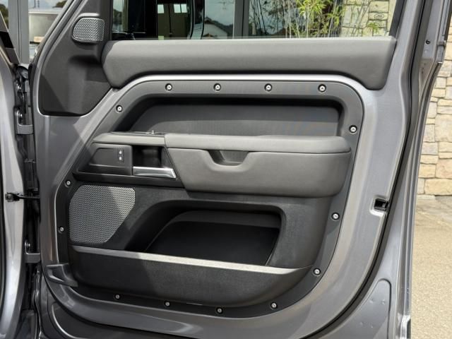 ROVER DEFENDER 2024 Image 31
