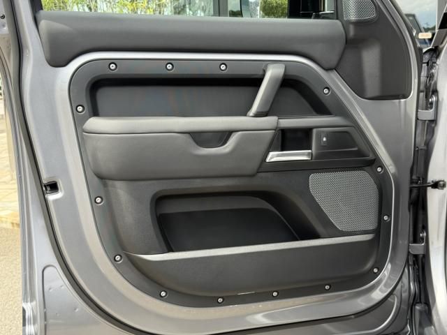 ROVER DEFENDER 2024 Image 31