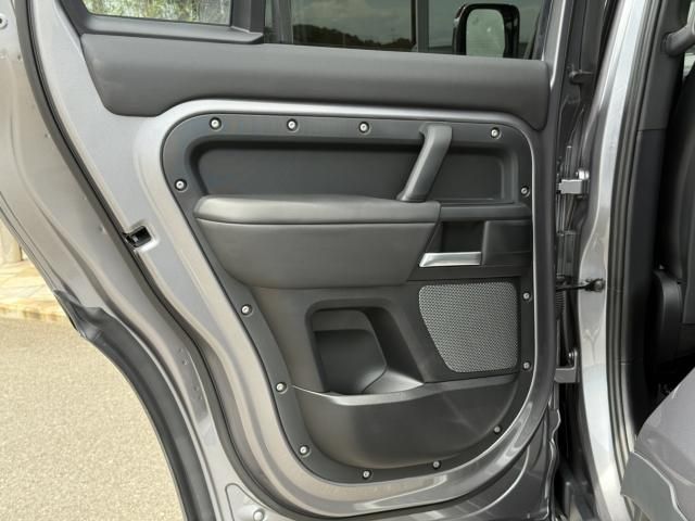 ROVER DEFENDER 2024 Image 31
