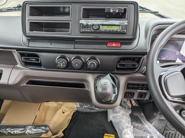 MITSUBISHI CANTER 2025 Image 31