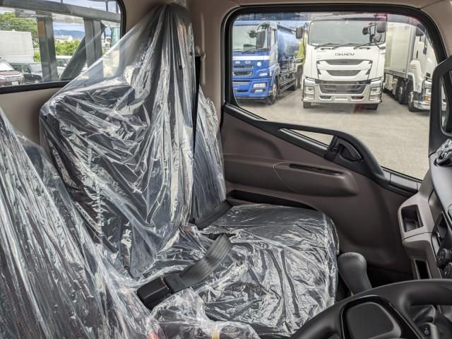 MITSUBISHI CANTER 2025 Image 31