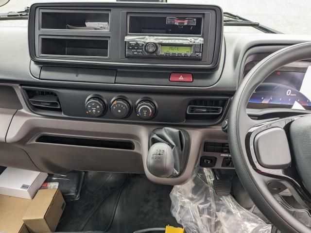 MITSUBISHI CANTER 2025 Image 31