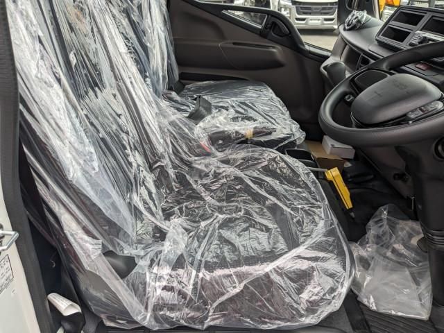 MITSUBISHI CANTER 2025 Image 31