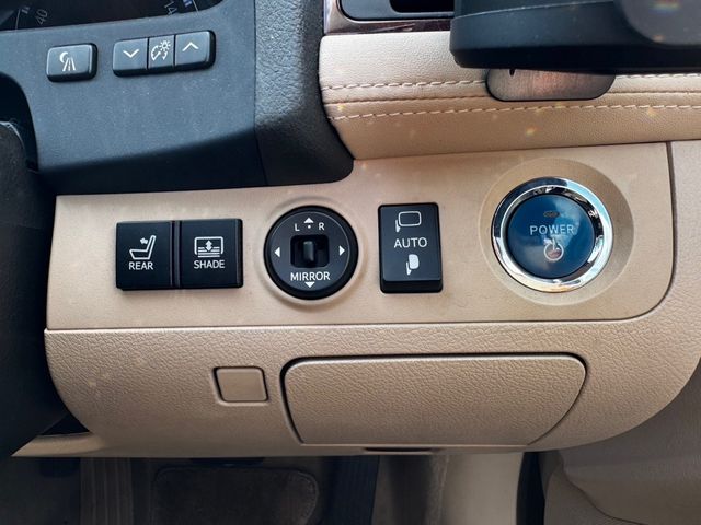 TOYOTA CROWN SEDAN HYBRID 2010 Image 31