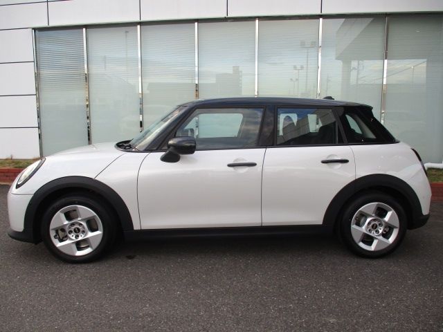 BMW MINI COOPER 5DOOR 2025 Image 31