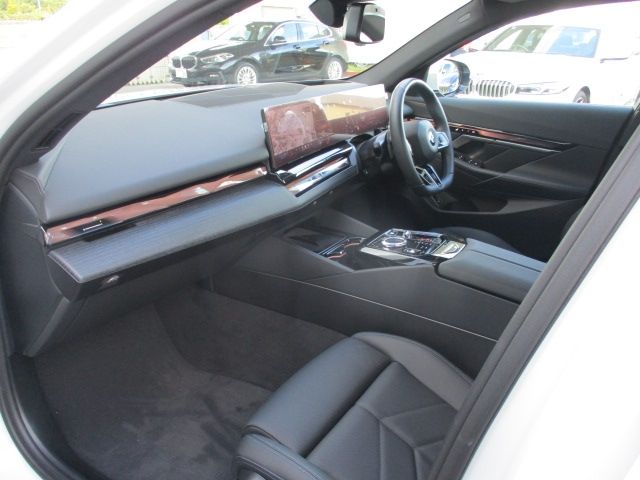 BMW 5SERIES SEDAN 2025 Image 31