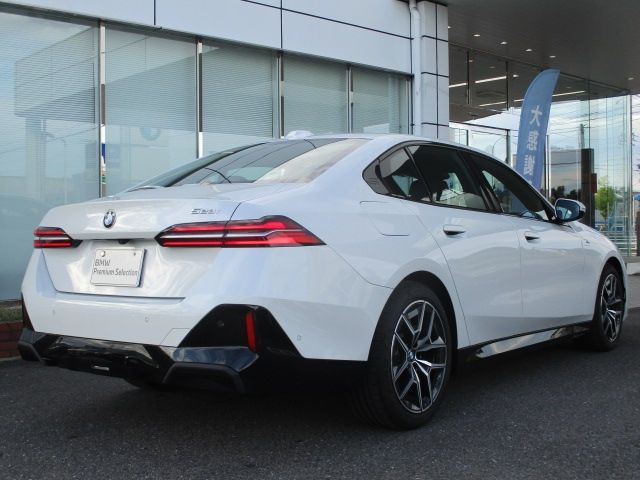 BMW 5SERIES SEDAN 2025 Image 31