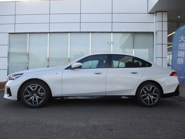 BMW 5SERIES SEDAN 2025 Image 31