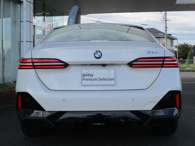 BMW 5SERIES SEDAN 2025 Image 31