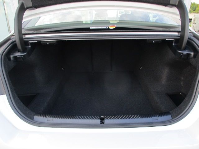 BMW 5SERIES SEDAN 2025 Image 31