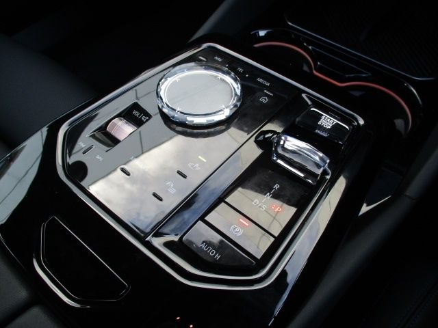 BMW 5SERIES SEDAN 2025 Image 31