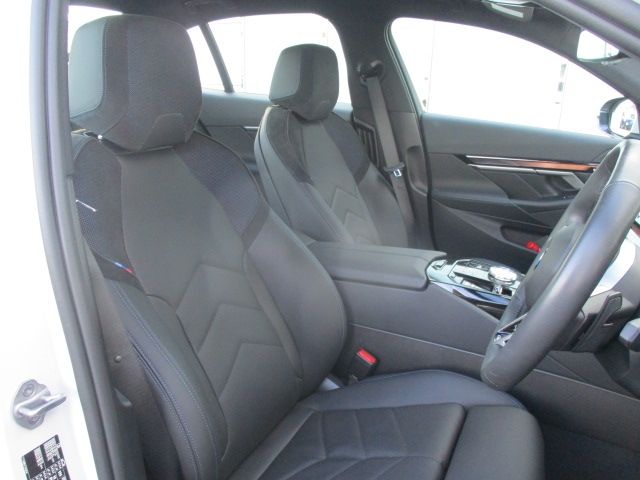 BMW 5SERIES SEDAN 2025 Image 31