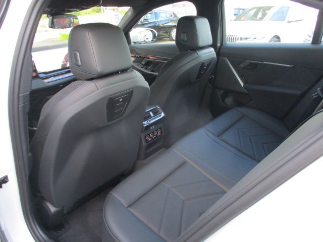 BMW 5SERIES SEDAN 2025 Image 31