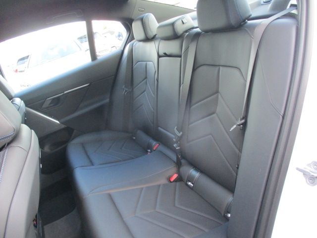 BMW 5SERIES SEDAN 2025 Image 31