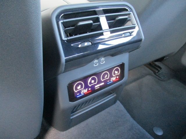 BMW 5SERIES SEDAN 2025 Image 31