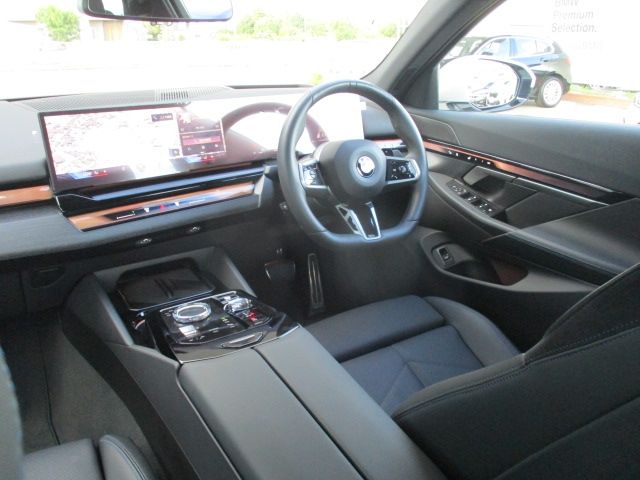 BMW 5SERIES SEDAN 2025 Image 31