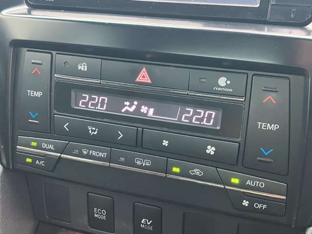 TOYOTA CAMRY HYBRID 2015 Image 31