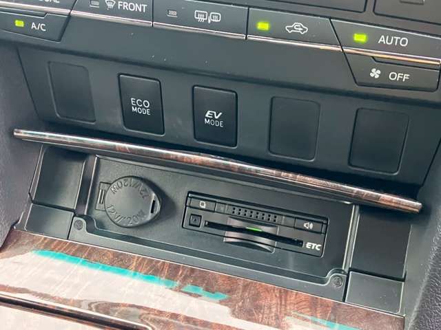 TOYOTA CAMRY HYBRID 2015 Image 31