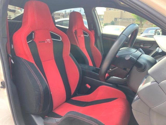 HONDA CIVIC HATCHBACK 2017 Image 31