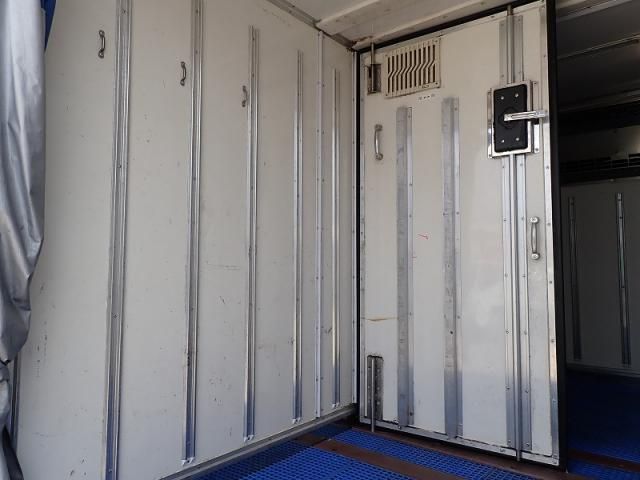 HINO DUTRO 2013 Image 31