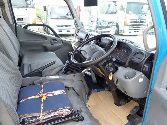 HINO DUTRO 2013 Image 31