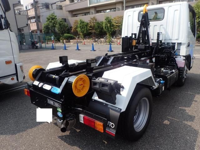 MITSUBISHI CANTER 2025 Image 31