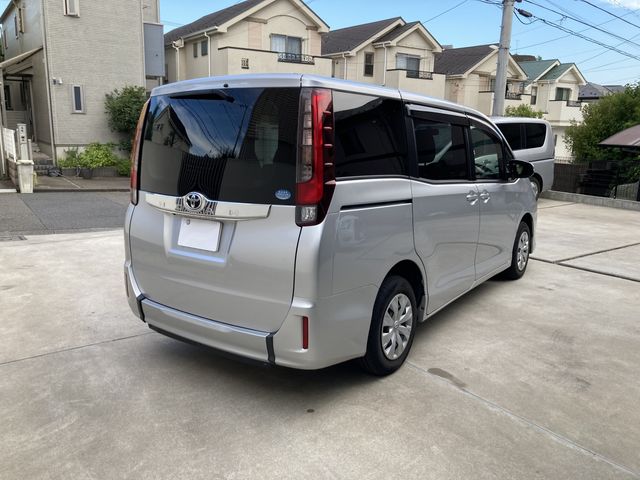 TOYOTA NOAH 2016 Image 31