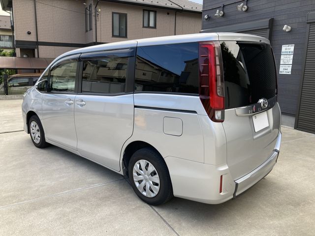 TOYOTA NOAH 2016 Image 31