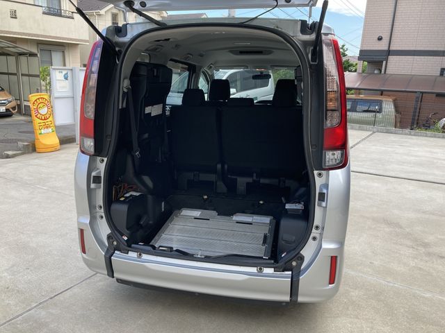 TOYOTA NOAH 2016 Image 31