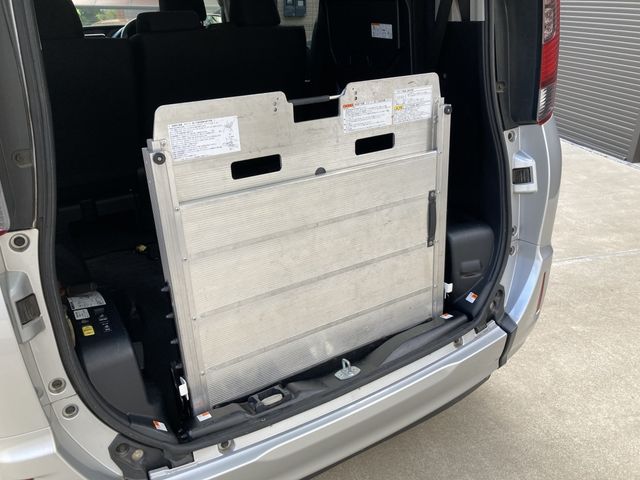 TOYOTA NOAH 2016 Image 31