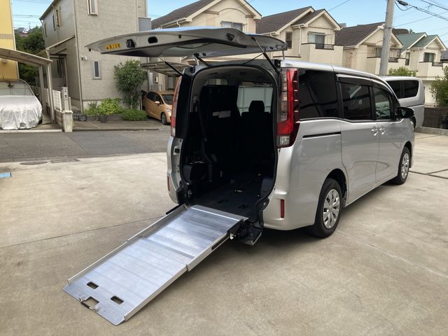 TOYOTA NOAH 2016 Image 31