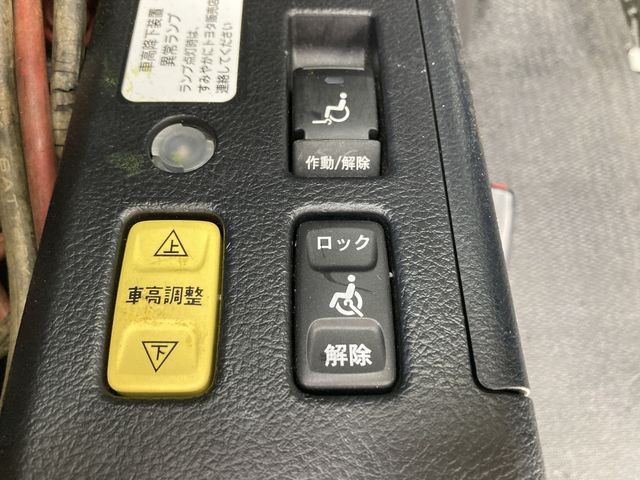 TOYOTA NOAH 2016 Image 31