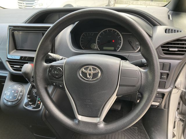 TOYOTA NOAH 2016 Image 31