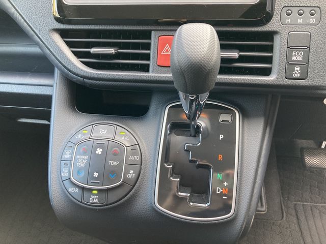 TOYOTA NOAH 2016 Image 31