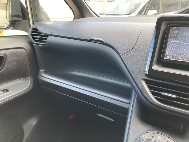 TOYOTA NOAH 2016 Image 31