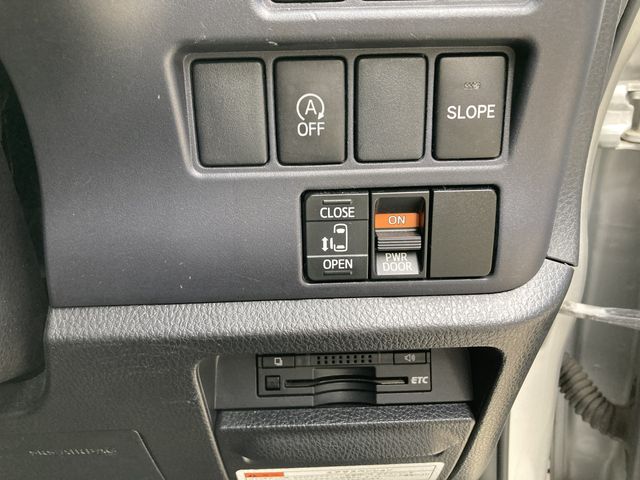 TOYOTA NOAH 2016 Image 31