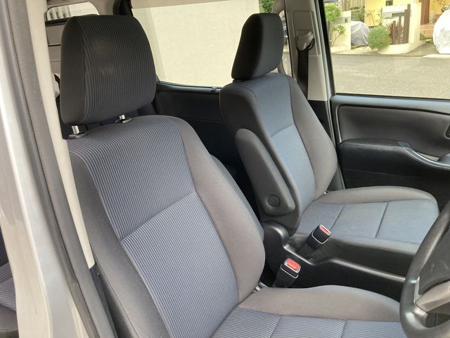 TOYOTA NOAH 2016 Image 31