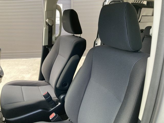 TOYOTA NOAH 2016 Image 31