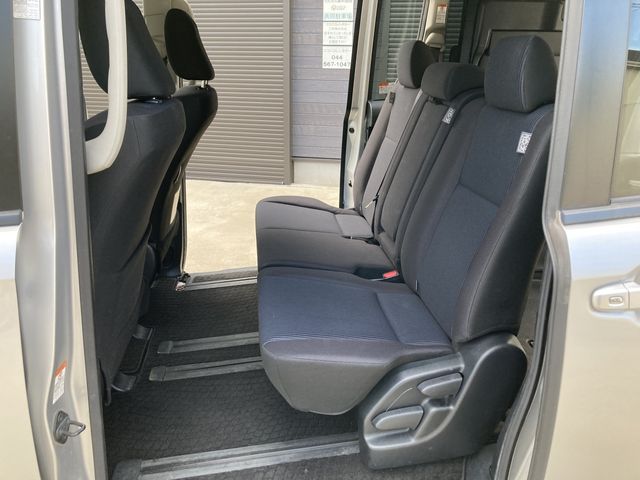 TOYOTA NOAH 2016 Image 31