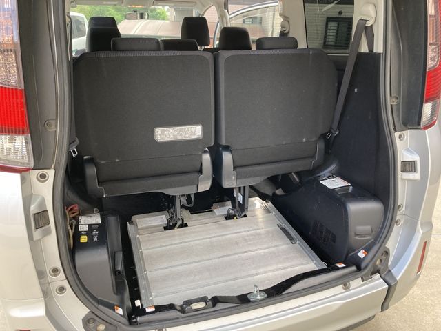 TOYOTA NOAH 2016 Image 31