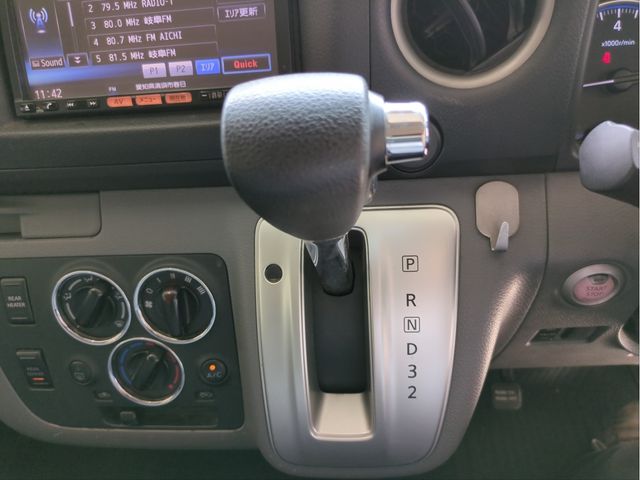 NISSAN NV350 CARAVAN 2012 Image 31