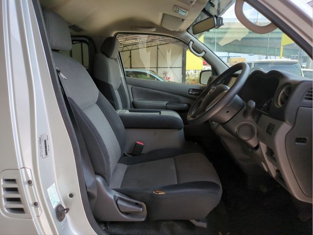 NISSAN NV350 CARAVAN 2012 Image 31