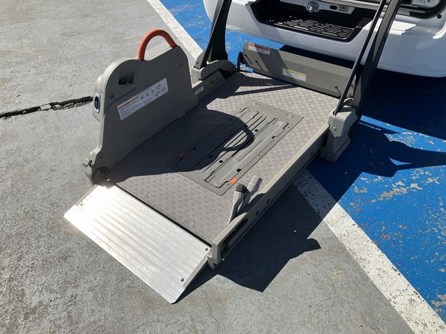 NISSAN NV350 CARAVAN 4WD 2019 Image 31