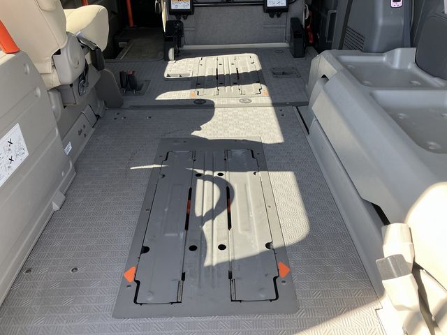 NISSAN NV350 CARAVAN 4WD 2019 Image 31
