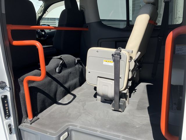 NISSAN NV350 CARAVAN 4WD 2019 Image 31