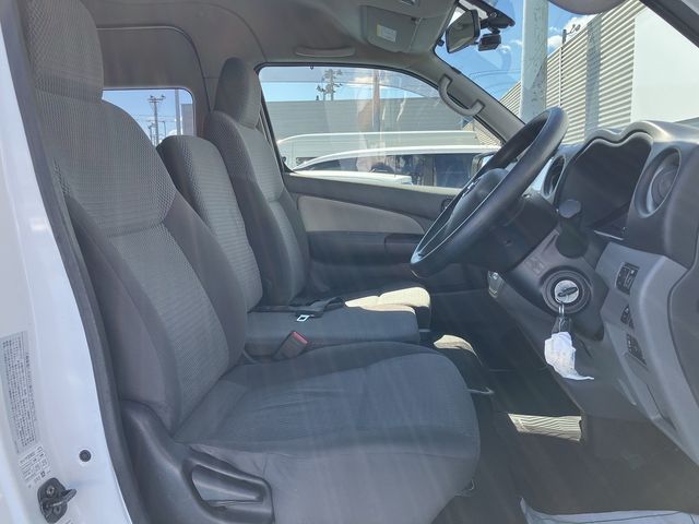 NISSAN NV350 CARAVAN 4WD 2019 Image 31
