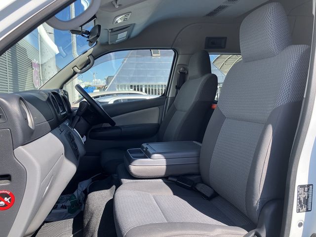 NISSAN NV350 CARAVAN 4WD 2019 Image 31