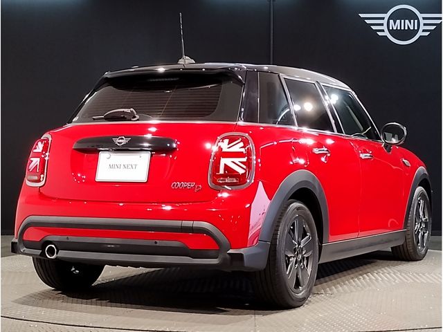 BMW MINI COOPER D 5DOOR 2022 Image 31